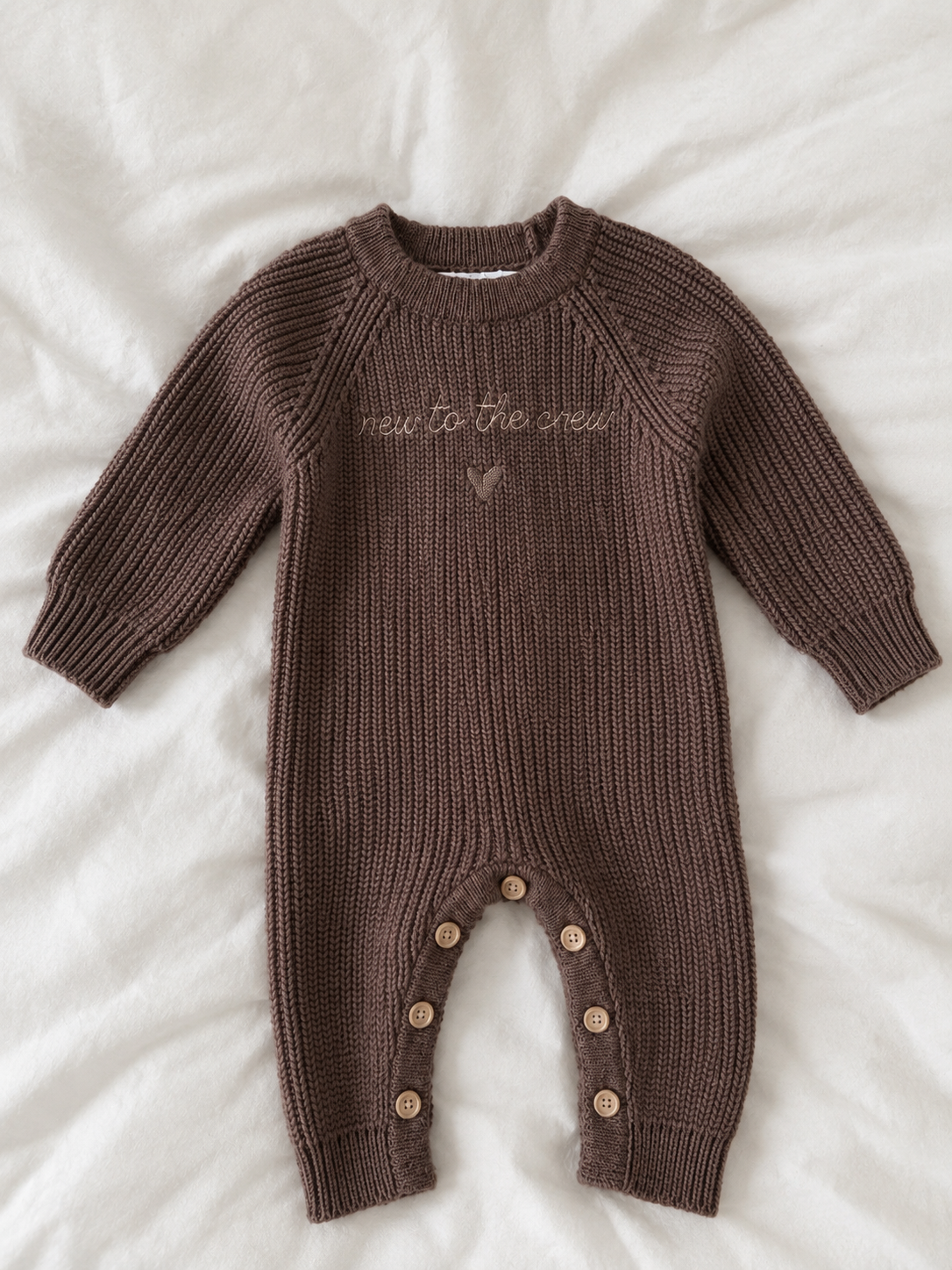 Brauner Baby Grobstrick Strampler für Neugeborene zur Geburt